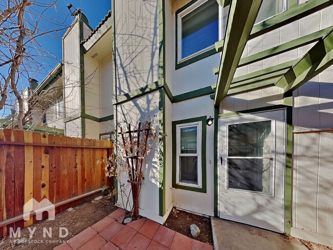 977 Boxcar Ln, Unit 3-L in Sparks, NV - Foto de edificio - Building Photo