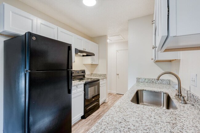 Michael Manor Apartments in Portland, OR - Foto de edificio - Building Photo