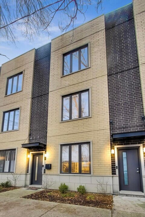 2339 N Drake Ave in Chicago, IL - Building Photo