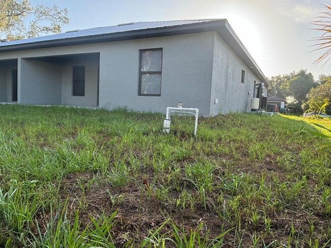 2007 Redmond St in Port Charlotte, FL - Foto de edificio - Building Photo