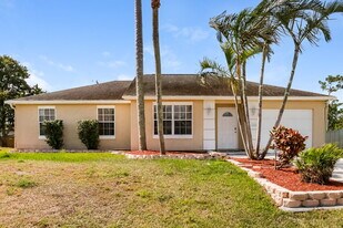 1576 SW Pitts Ave in Port St. Lucie, FL - Building Photo