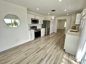 2480 Sunset Ave in Naples, FL - Building Photo - Building Photo