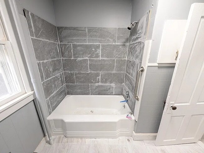 property at 431 N 9th Ave