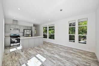 2291 Guerneville Rd in Santa Rosa, CA - Building Photo - Building Photo