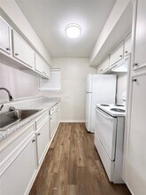 321 E Cedar St in Angleton, TX - Building Photo - Building Photo