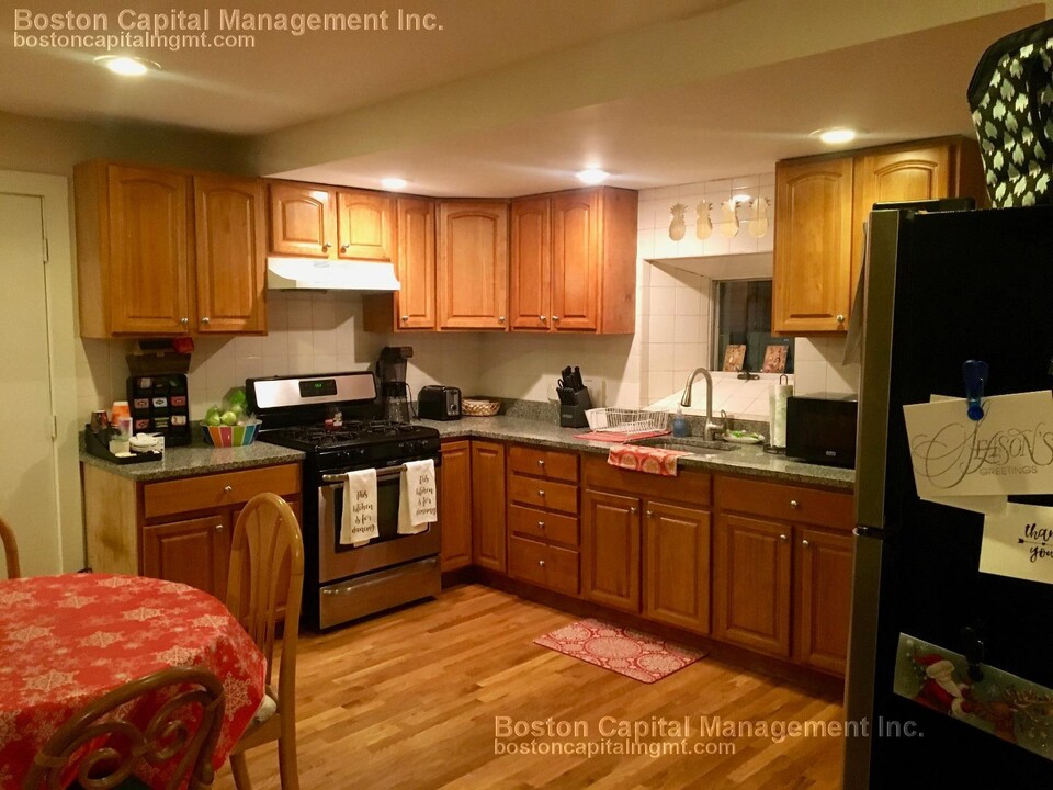42 Sewall St, Unit #3 in Somerville, MA - Foto de edificio