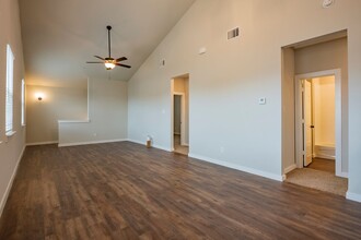 639 Wheatfield Dr in Venus, TX - Building Photo - Building Photo