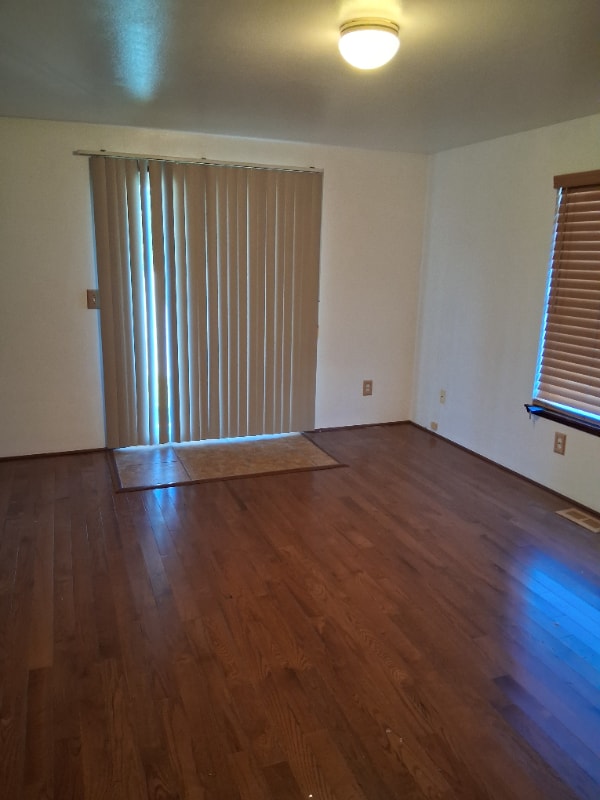 1345 Beach Ave, Unit b in Marysville, WA - Building Photo - Building Photo