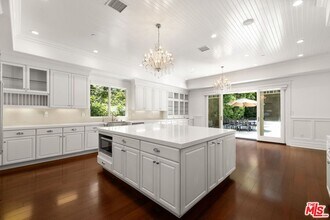 453 S Bentley Ave in Los Angeles, CA - Building Photo - Building Photo