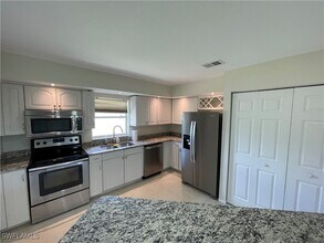 8293 Tahiti Rd in Ft. Myers, FL - Building Photo - Building Photo