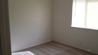 911 W Bataan Ave in Ridgecrest, CA - Building Photo - Building Photo