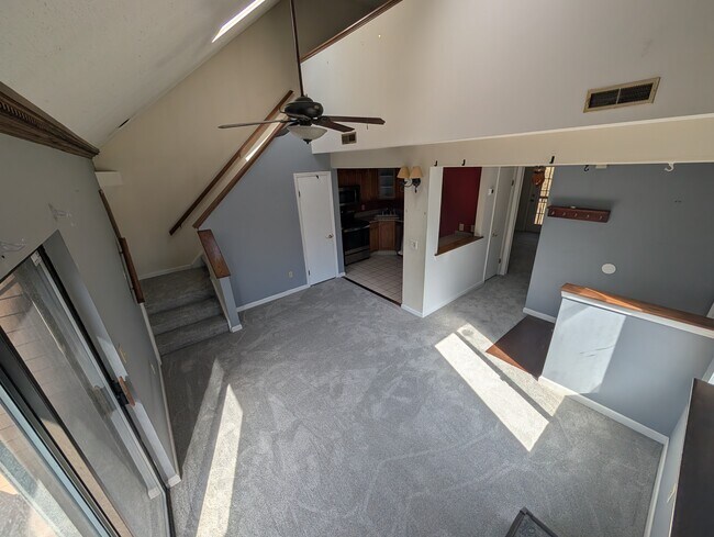 55 Cross St, Unit A2 in Danbury, CT - Foto de edificio - Building Photo