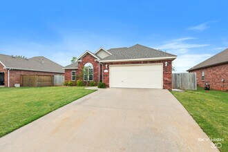 3007 NE 6th St in Bentonville, AR - Building Photo - Building Photo