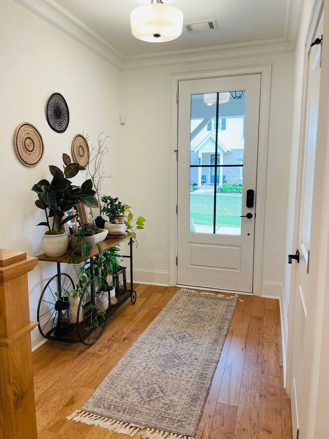 property at 2028 Cortland Rd