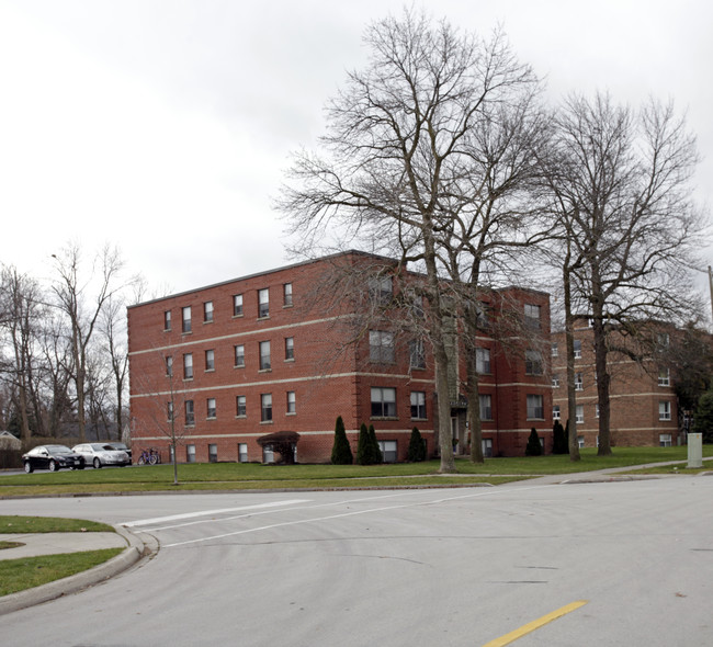 Carolyn in Oakville, ON - Building Photo - Primary Photo