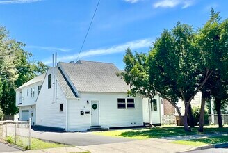 33 Elm Tree Pl in Stamford, CT - Building Photo - Building Photo