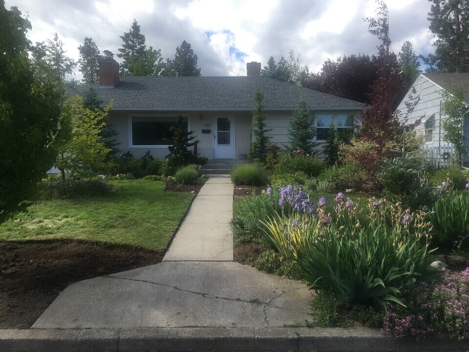 103 W 30th Ave, Unit Bsmt Apartment furnished in Spokane, WA - Foto de edificio