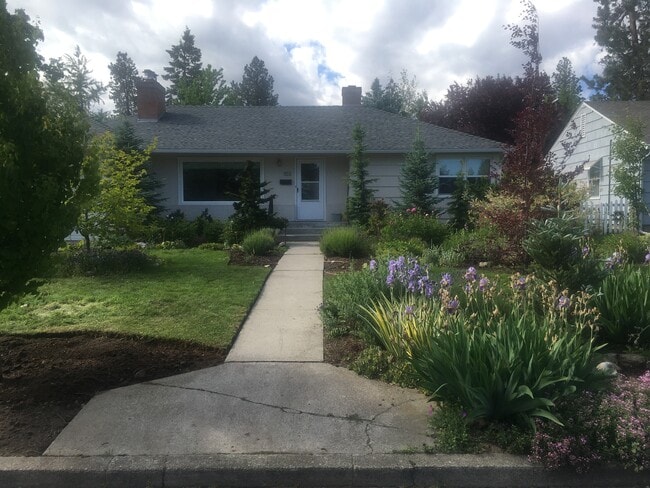 103 W 30th Ave, Unit Bsmt Apartment furnished