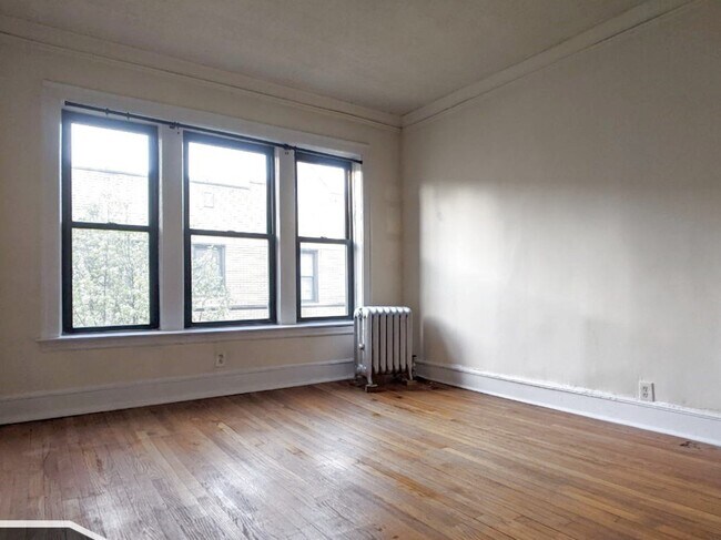2332 N Spaulding Ave in Chicago, IL - Building Photo - Building Photo