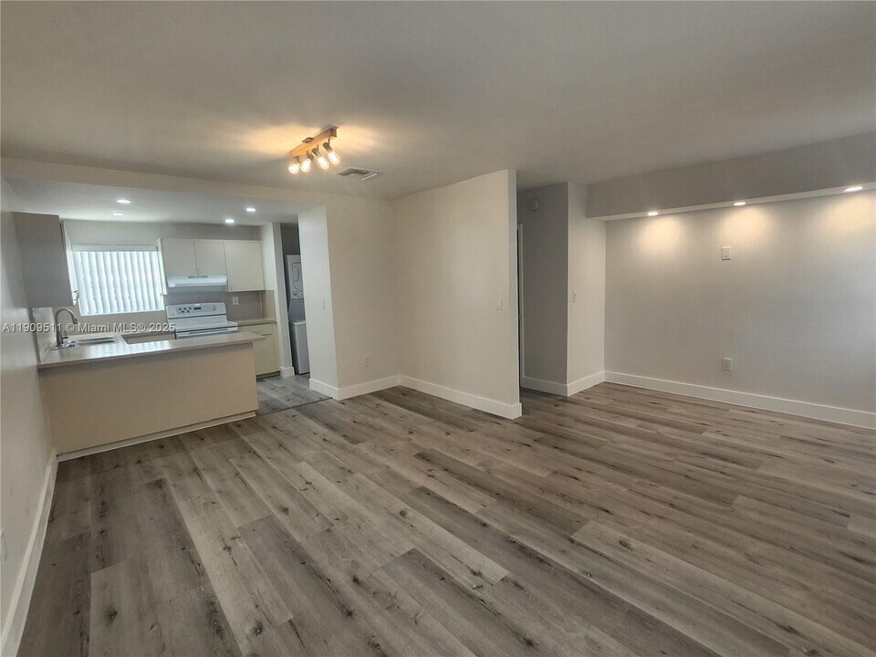 4320 NW 11th St in Miami, FL - Building Photo