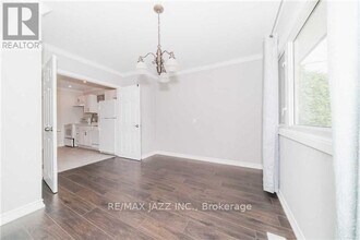 93 Beatrice St W in Oshawa, ON - Building Photo - Building Photo