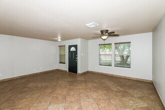 5027 Oak Briar Ln in Rosenberg, TX - Foto de edificio - Building Photo