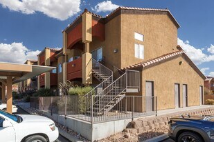 890 Kitty Hawk Dr in Mesquite, NV - Building Photo