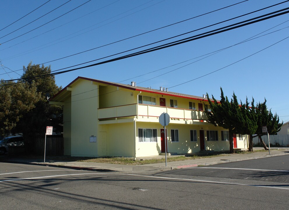 2100 Pine Ave in San Pablo, CA - Foto de edificio