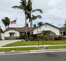17712 Collins Cir in Huntington Beach, CA - Building Photo