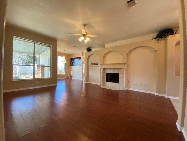 816 Point Run Dr in Pflugerville, TX - Building Photo - Building Photo