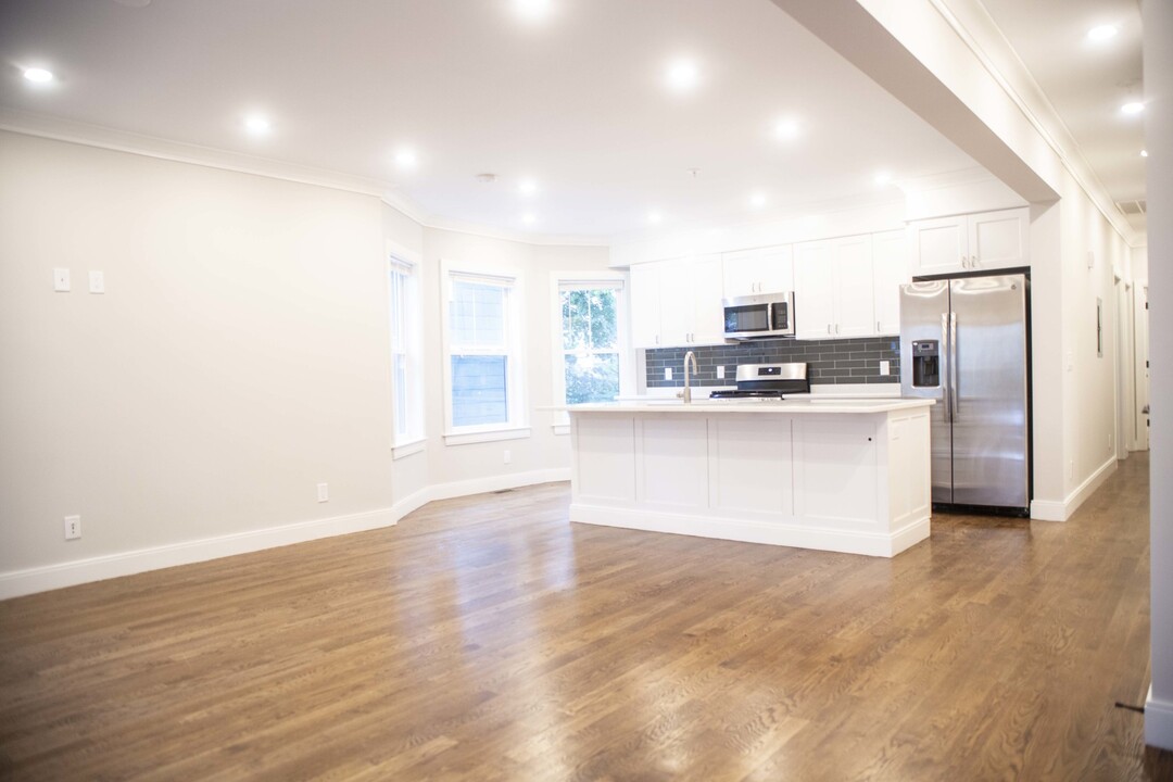 53 Quint Ave, Unit 1 in Boston, MA - Foto de edificio