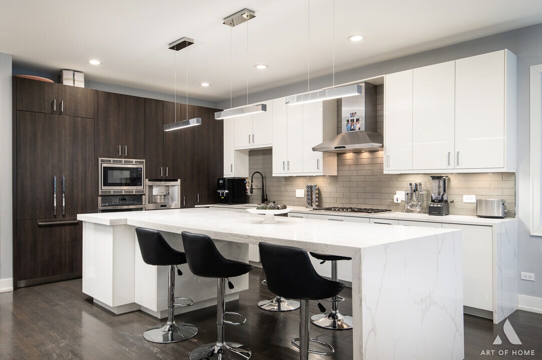 1465 W Erie St in Chicago, IL - Building Photo