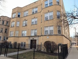 121 Elmwood Ave, Unit 2 in Evanston, IL - Building Photo