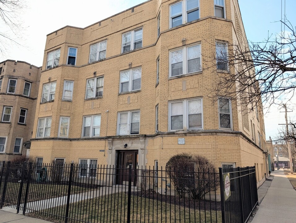 121 Elmwood Ave, Unit 2 in Evanston, IL - Building Photo