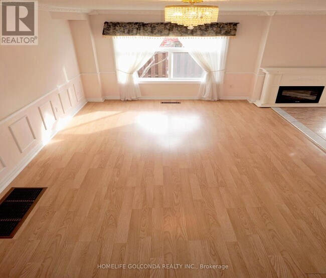 15 Amulet Crescent in Richmond Hill, ON - Building Photo - Building Photo