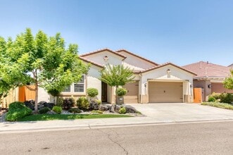 3301 Salem Ave in Clovis, CA - Building Photo - Building Photo