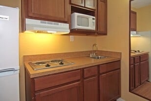 Staymore in Kissimmee, FL - Building Photo