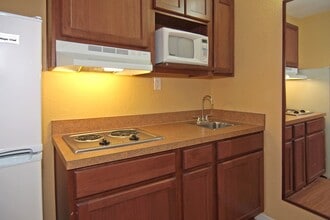 Staymore in Kissimmee, FL - Building Photo - Building Photo