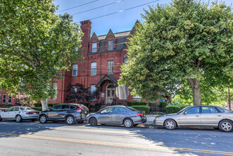 Campus Apartments in Philadelphia, PA - Building Photo - Building Photo