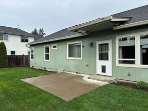 369 Camrin Loop in Creswell, OR - Building Photo - Building Photo