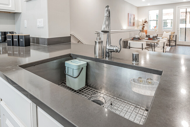 1460 Lavender Loop in Milpitas, CA - Building Photo - Building Photo