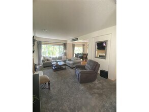9524 Zircon Ct N in Osseo, MN - Foto de edificio - Building Photo