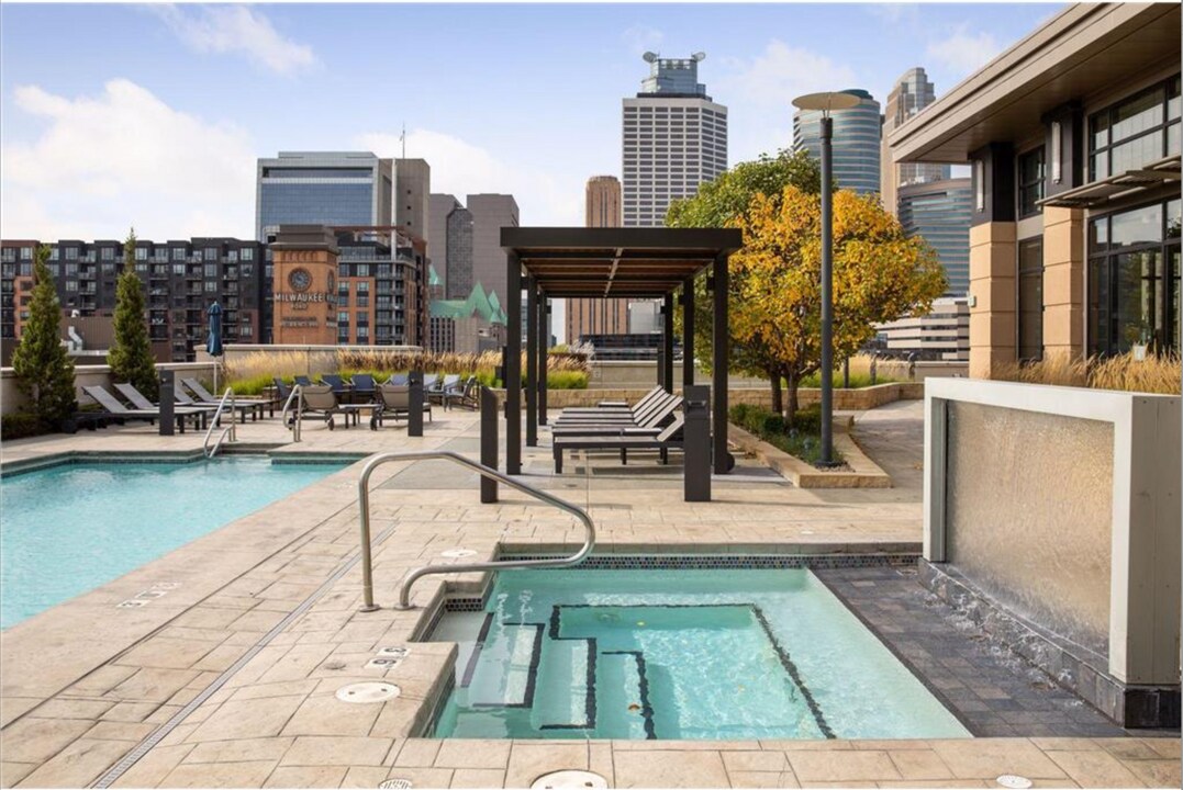 100 3rd Ave in Minneapolis, MN - Building Photo
