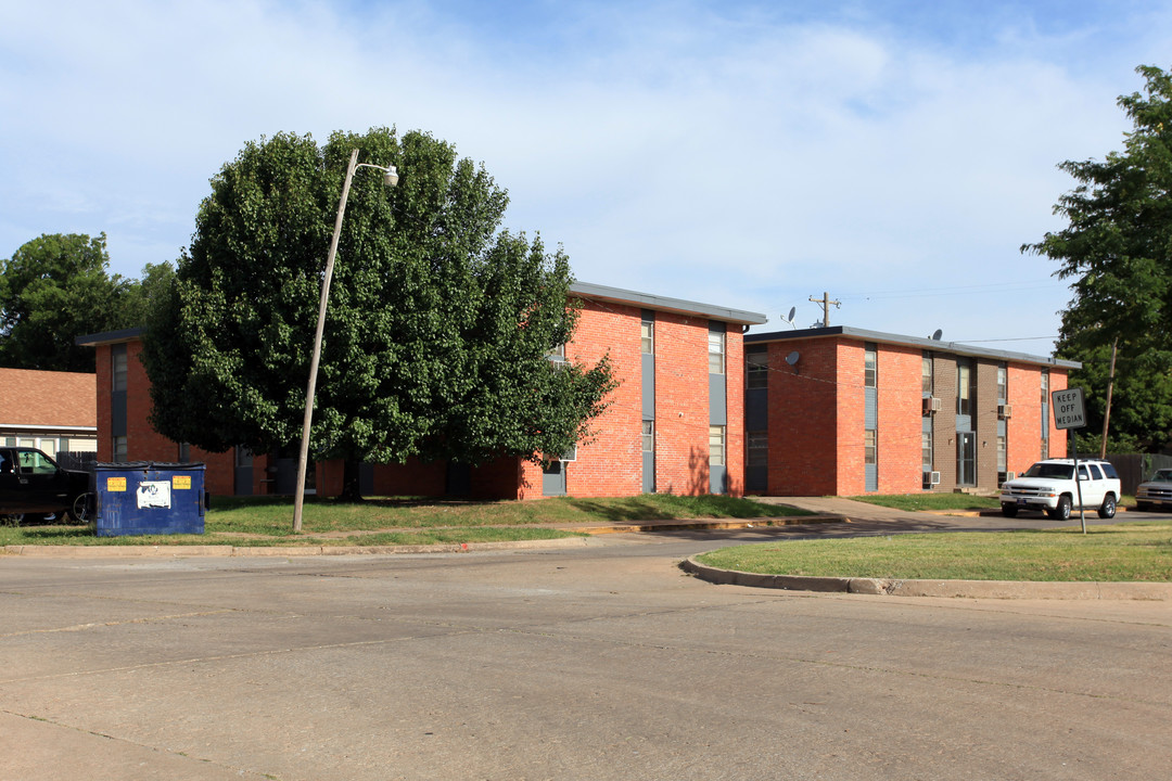 2301 NW 18th St in Oklahoma City, OK - Building Photo