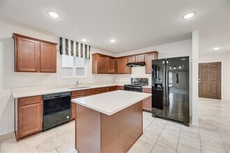 1802 Aslynn Cir in Aubrey, TX - Building Photo - Building Photo