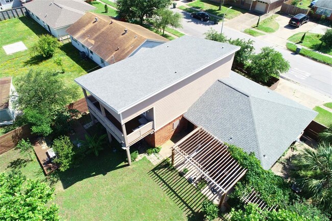 2402 Pine St in Galveston, TX - Building Photo - Building Photo