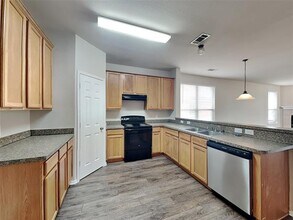 12509 Patnoe Dr in Burleson, TX - Foto de edificio - Building Photo