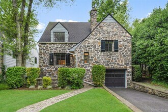4 Concord Ave in Larchmont, NY - Building Photo - Building Photo