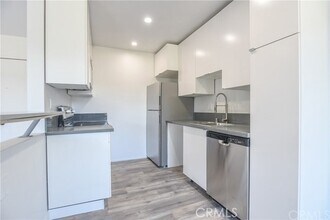 11825 National Blvd, Unit 4 in Los Angeles, CA - Foto de edificio - Building Photo