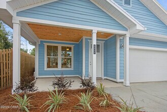 8432 Warner Pl in Panama City Beach, FL - Building Photo - Building Photo